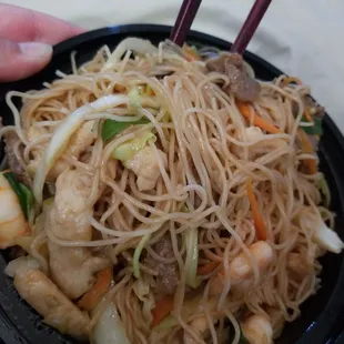 Mei fun combo: Thin noodles. Chicken, shrimp, beef