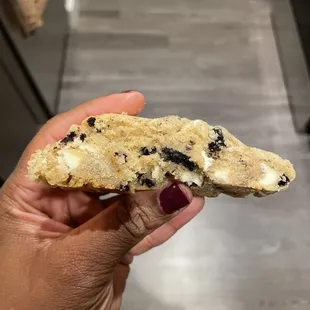 Cookies and cream cookie