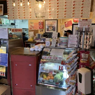 the inside of a fast food restaurant
