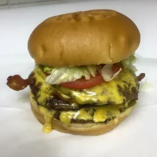 JUMBO triple bacon cheeseburger