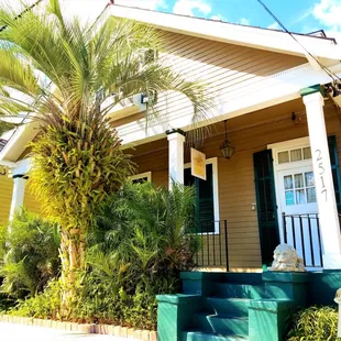 MAIN HOUSE &amp; check-in entrance @lionsinn