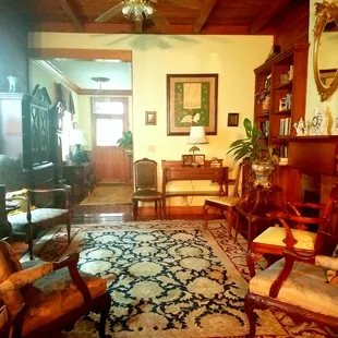 Lobby/public area with traveler&amp;city information