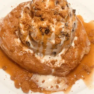 ows a dessert on a plate