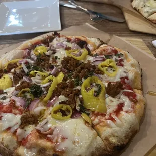 Uncle Willy, boasting an intriguing combination of chorizo, onions, bananas, peppers, mozzarella, and red sauce.