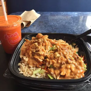 Thai peanut rice bowl + carrot juice. Clean.
