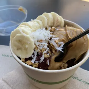 Peanut butter açaí bowl