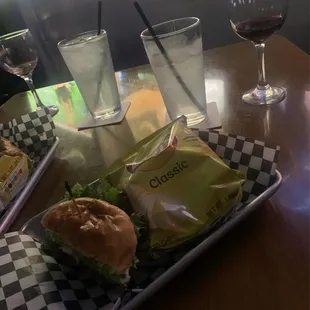 Split burger special with chips