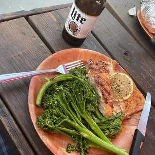 Friday grilled salmon with broccolini was delicious. Highly recommend it!