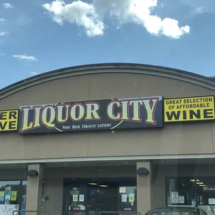 the front of a liquor city store