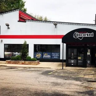 the outside of a liquor store