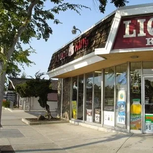 the front of the liquor king