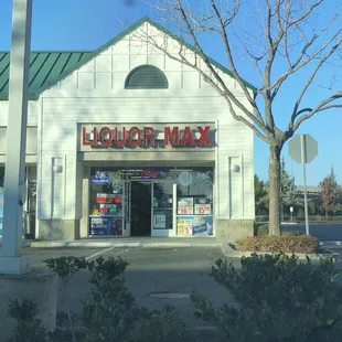 the front of a liquor store