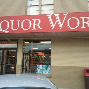 a car parked in front of the liquor world