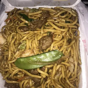 Beef and shrimp lo mein