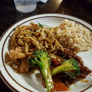 Shrimp Lo mein, fried rice, hunan beef