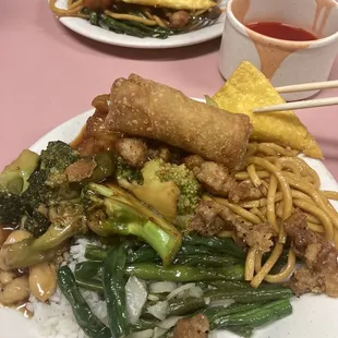 24. Vegetable Lo Mein 1. Roast Pork Egg Roll S24. Green Bean 8. Crab Rangoon  S15. Pepper Chicken C6. Chicken with Broccoli Combo