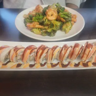 Amazing roll &amp; jumbo shrimp w/ broccoli