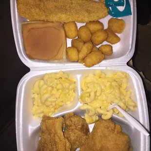a tray of fried chicken, macaroni, and cheese fries
