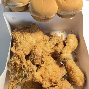 10 piece fried chicken dark meat with 5 rolls. I&apos;ll eat 2 pieces a night and 1 roll a night for 5 nights :-)