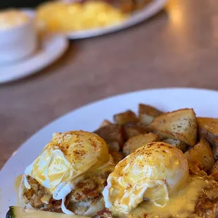 Crab Cake Eggs Benedict w/homefries