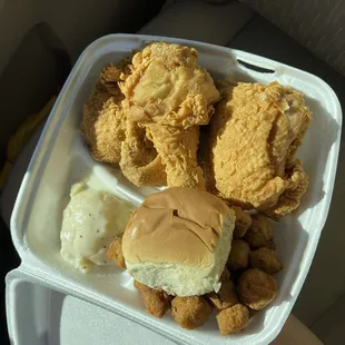 chicken wings and fried chicken, bbq chicken, fried chicken wings, chicken, bbq wings, chicken wings, fried chicken, poultry, food