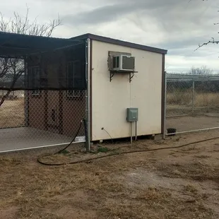 (LARGE KENNEL)For larger dogs or a family of little ones.8x12 on inside with a 10 x 12 run in the front and a 12x20 run in back.