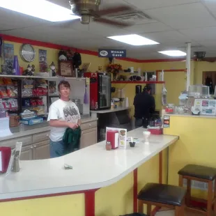 Great breakfast.  Had work done on my car across the street.   The shop recommended Lisa's Deli for a nice breakfast...GREAT!