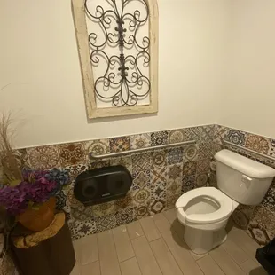 Shitter and tiles