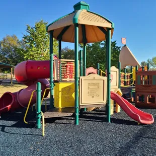 Shorter steps and slides make it accessible for younger kids.