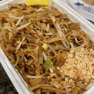Pad Thai with chicken