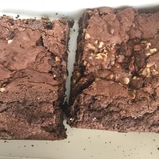 Brownies with almonds