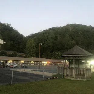 Main Motel w pool out front