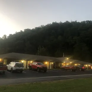 Secondary building where suites are.