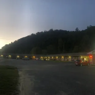 Overall of main part of Motel