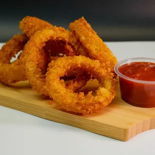 Onion rings, with marinara sauce dip