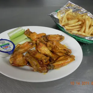buffalo wings and fries