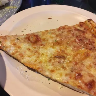 Slice of Cheese Pizza- Just OK- no taste in the crust