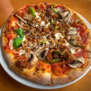 Personal Value Meal   9&quot; Pizza with Soft Drink