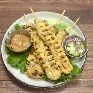 Chicken Satay Serve with Peanut Sauce and Cucumber Relish #chickensatay #satay #thaifood #littlebasil #thairestaurant #authenticthaifood