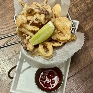 Calamari
Crispy calamari with herbs with sweet chili sauce.