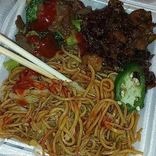 Chow mein , beef &amp; broccoli &amp;  jalapeno chicken