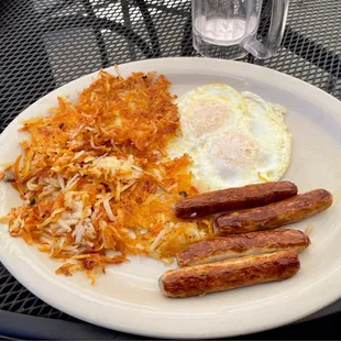 a plate of breakfast foods