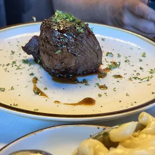 10 oz filet- under seasoned and over cooked