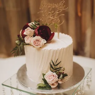 Simple one tier butter cream wedding cake