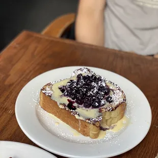 Mascarpone - Stuffed French toast with blueberry compote