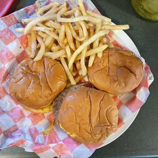 3 Sliders with cheese and fries