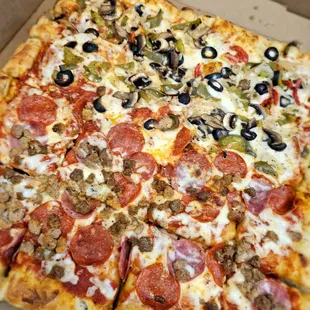 Sicilian Deep Dish - Half Meat Lovers Half Vegetarian    .   Perfect crust, crispy but not hard, the center of the pizza is amazing!