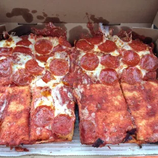 Got a pizza about 20 minutes ago. What I didn't know is that it was dropped in the back and they still served it to me anyway...