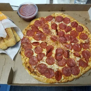 $7.99 deal. Stuffed crazybread. Extra most bestest pissa.