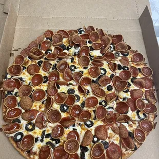 Custom Old World Fanceroni Pepperoni (Black Olive)